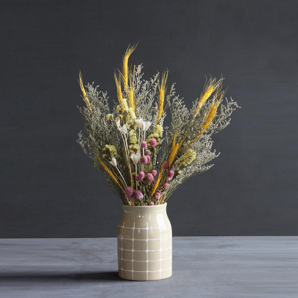 How Different Vase Shapes Emphasize The Beauty Of Flowers