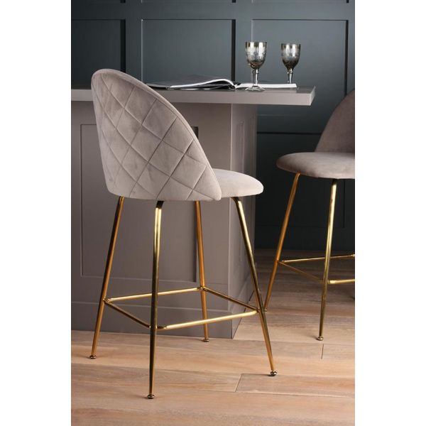 5 Stylish Ways to Incorporate Bar Stools In A Small Flat