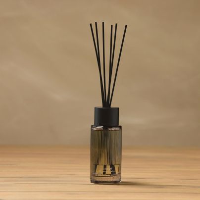 Urban Reed Diffuser - Amber Scented - Black Fragrance Sticks - 135ml