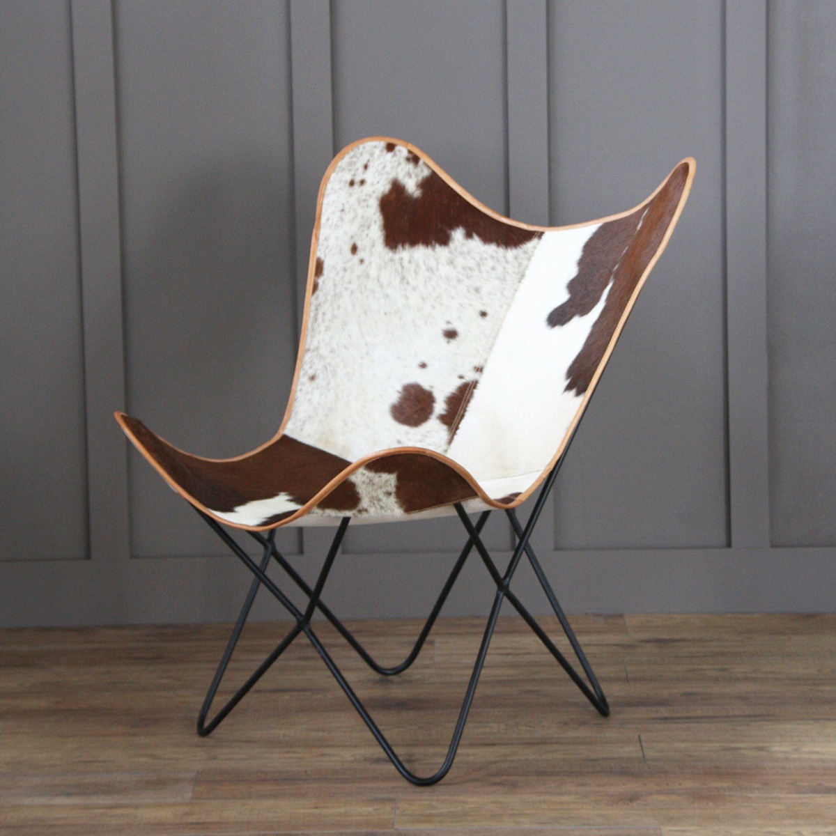The epitome of comfort! Our Butterfly Chair comes in twelve gorgeous different finishes.