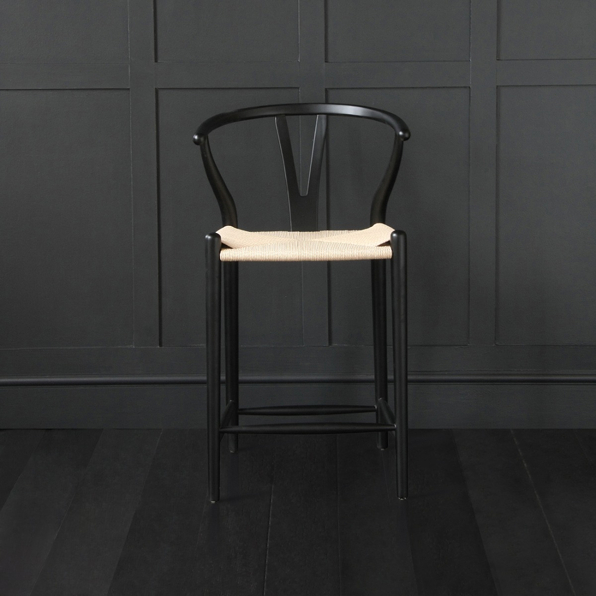 The paper coil seat marks a real contrast to the rest of the chair, and comes in several colours too