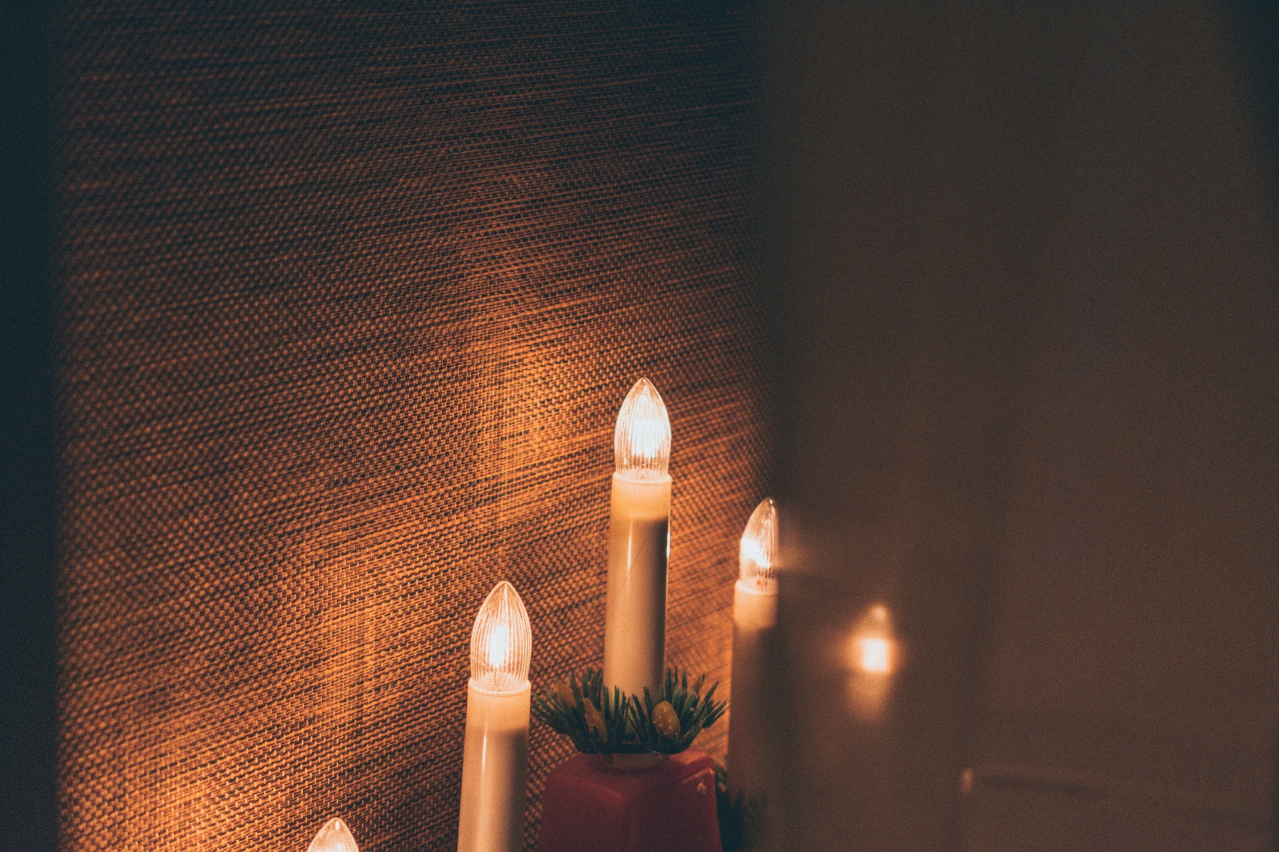 Try making your own Christmas Candle Arch this year!